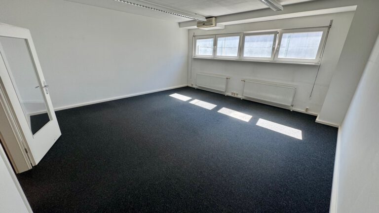 Großes Büro 2/2